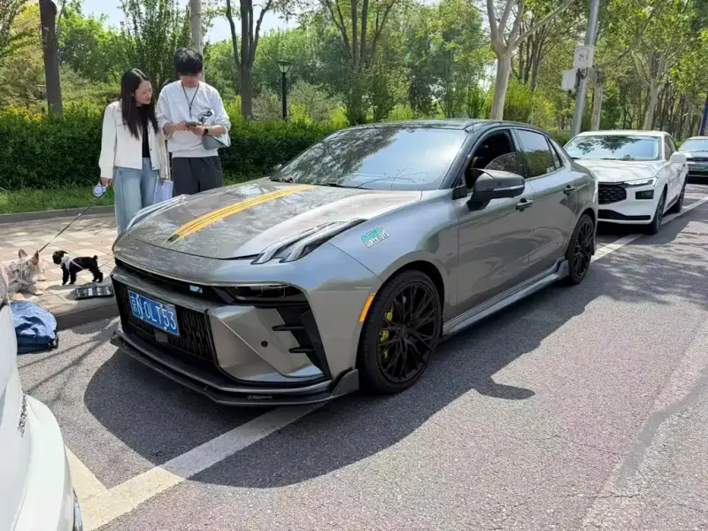 Lynk & Co 03