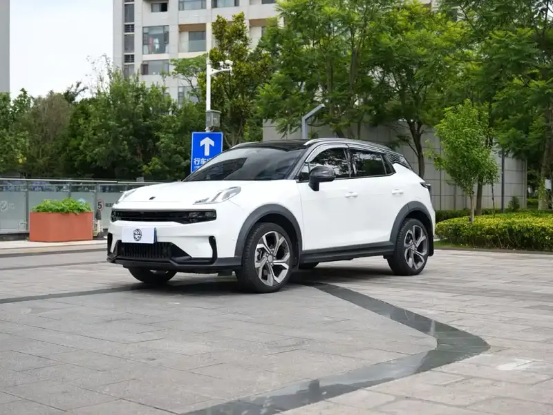 Lynk & Co 06