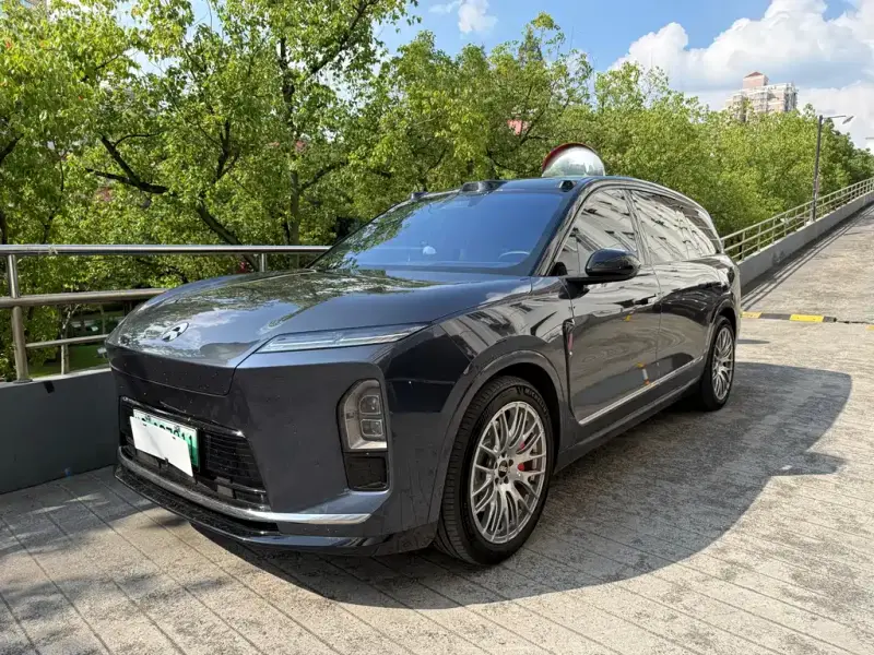 NIO ES8