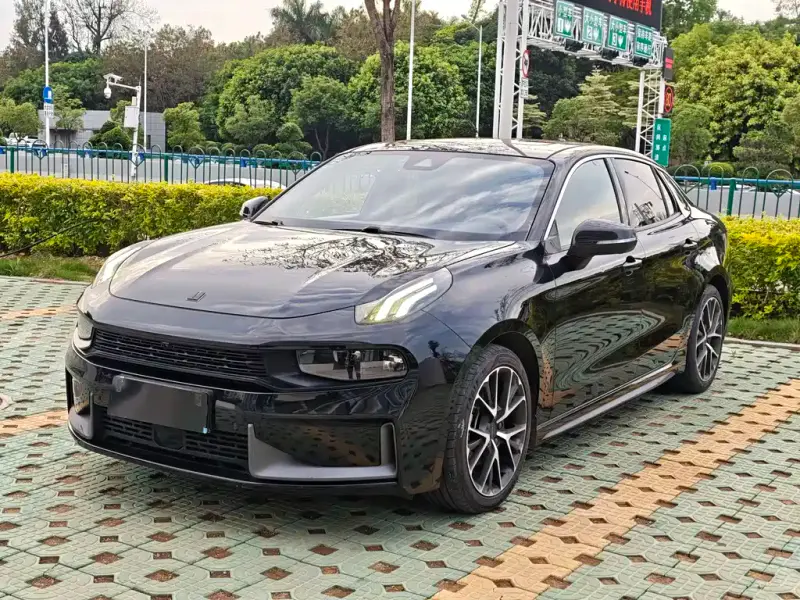 Lynk & Co 03