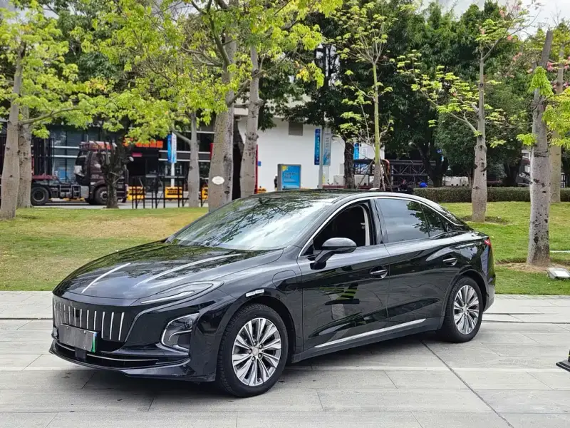Hongqi E-QM5
