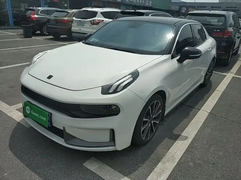 Lynk & Co 03