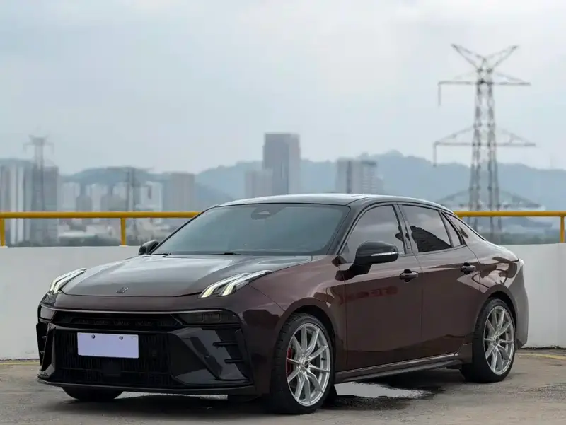 Lynk & Co 03