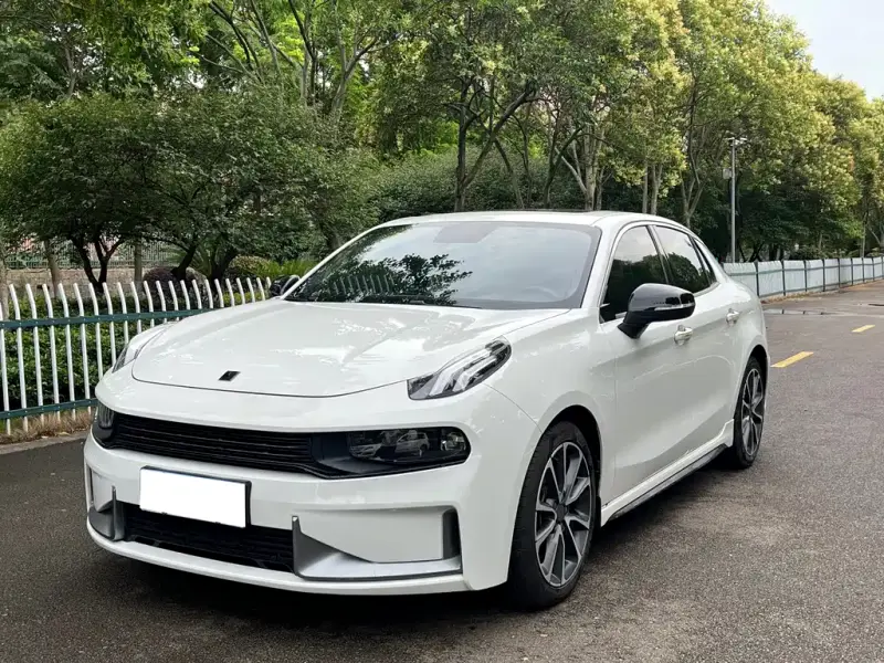 Lynk & Co 03