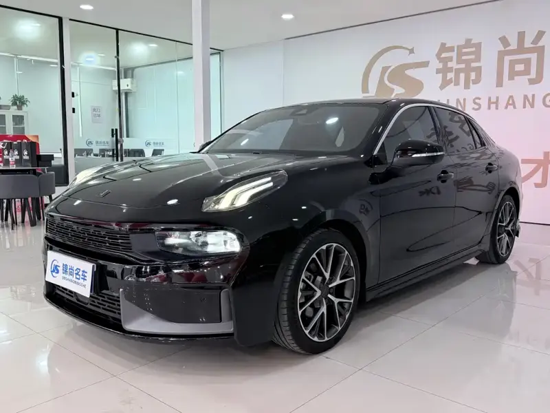 Lynk & Co 03