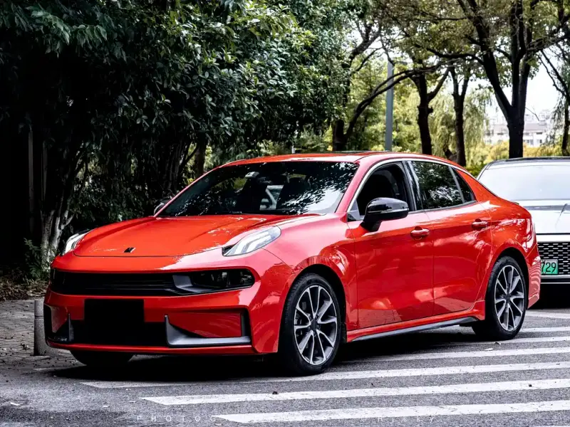 Lynk & Co 03
