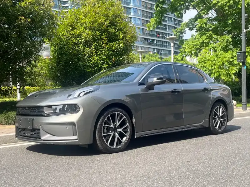 Lynk & Co 03