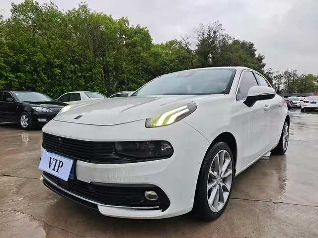 Lynk & Co 03