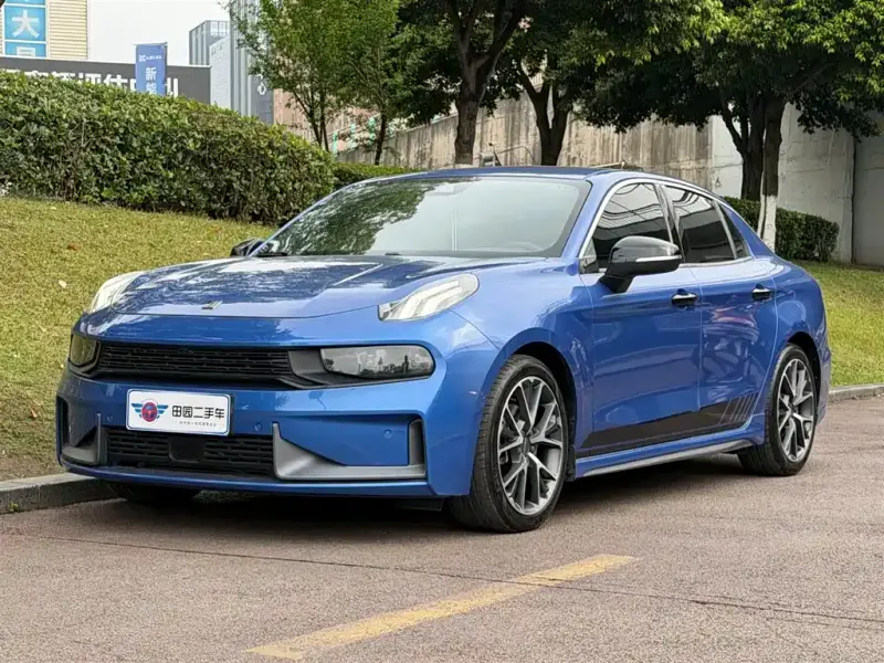 Lynk & Co 03