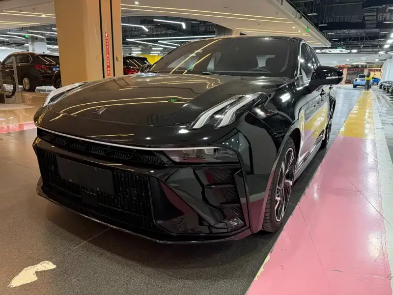 Lynk & Co 03