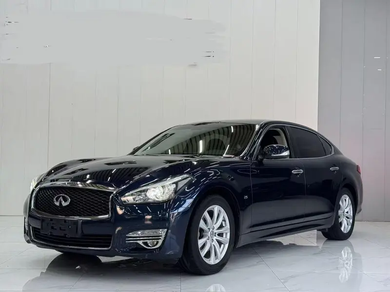 Infiniti Q70