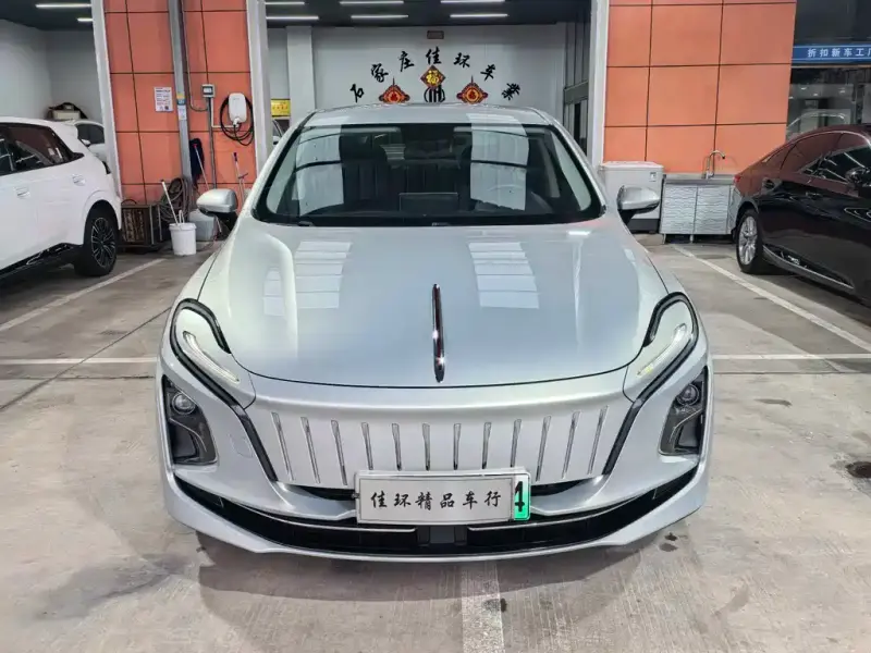 Hongqi E-QM5
