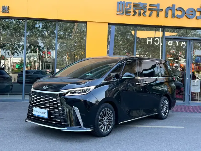 Lexus LM