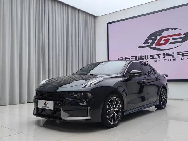 Lynk & Co 03