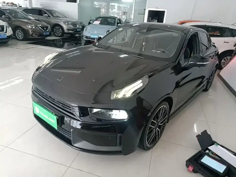Lynk & Co 03
