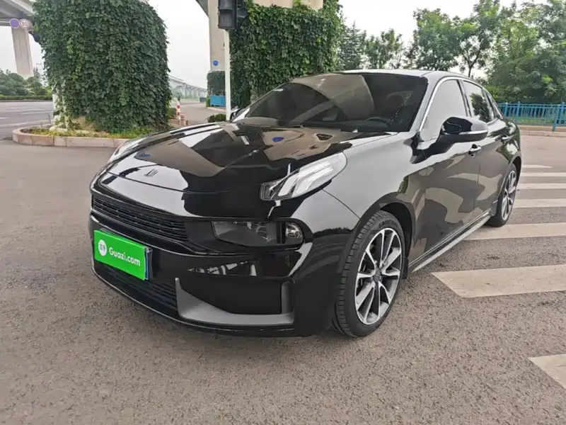 Lynk & Co 03