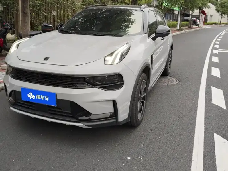 Lynk & Co 01