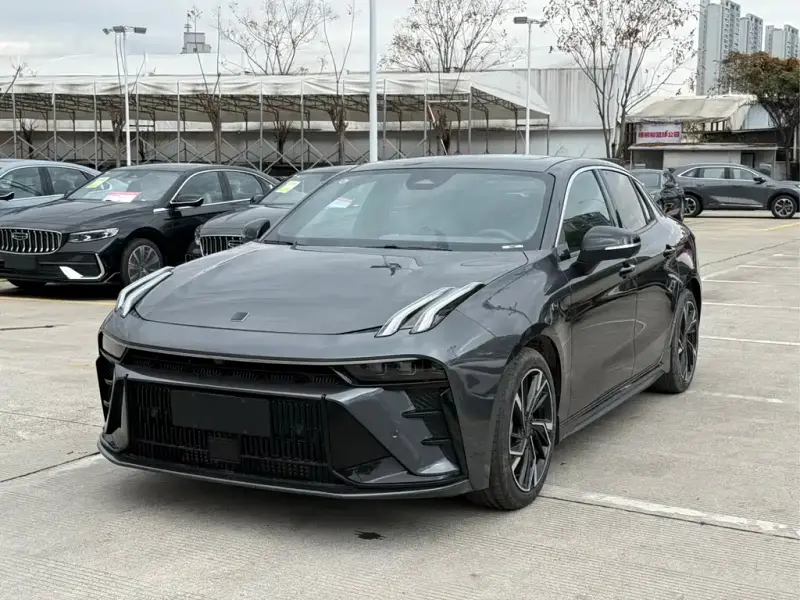 Lynk & Co 03