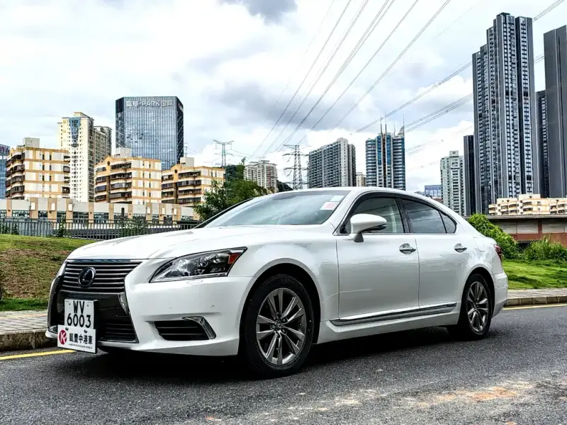 Lexus LS