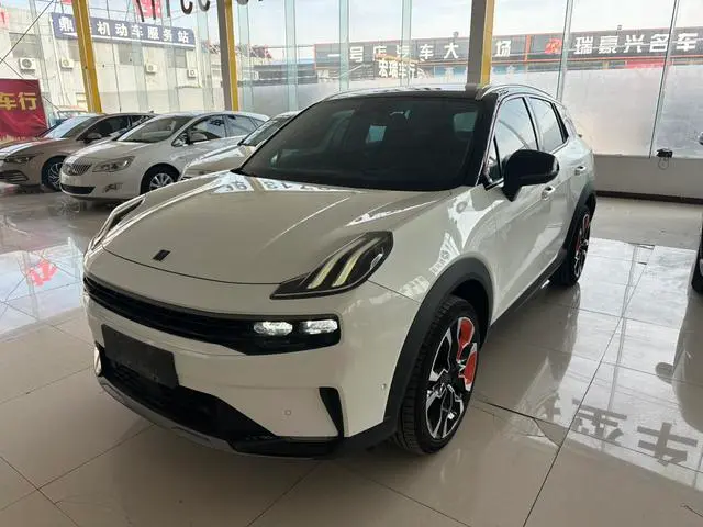 Lynk & Co 06