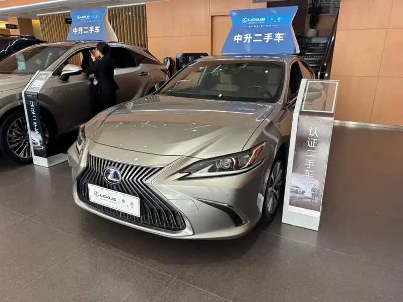 Lexus ES