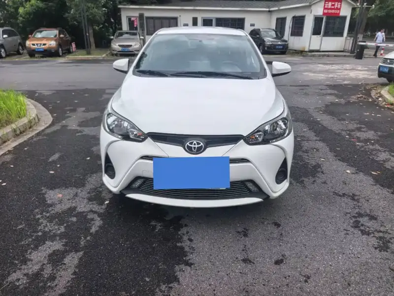 Toyota Yaris L