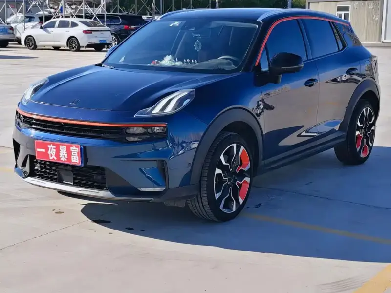 Lynk & Co 06