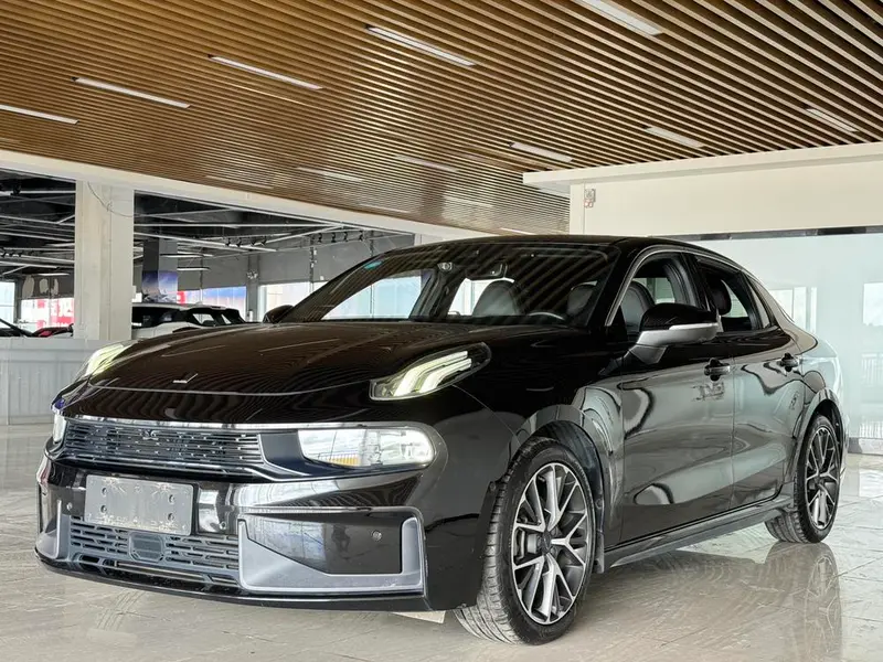 Lynk & Co 03