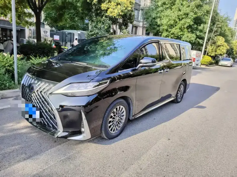 Lexus LM