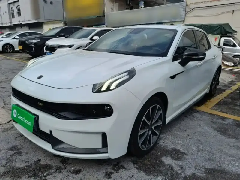 Lynk & Co 03