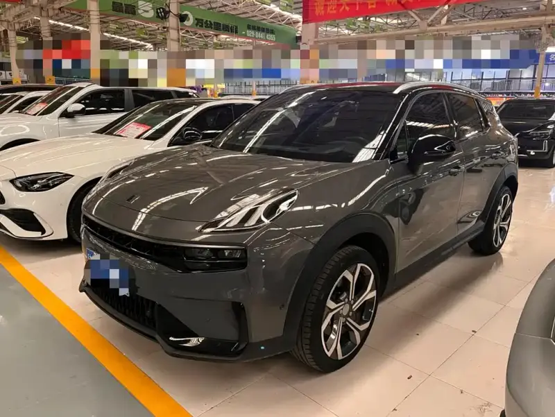 Lynk & Co 06