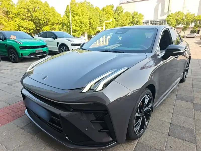 Lynk & Co 03