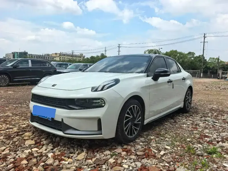 Lynk & Co 03