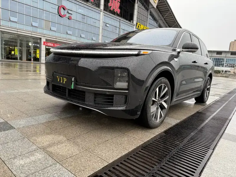 Li Auto L8