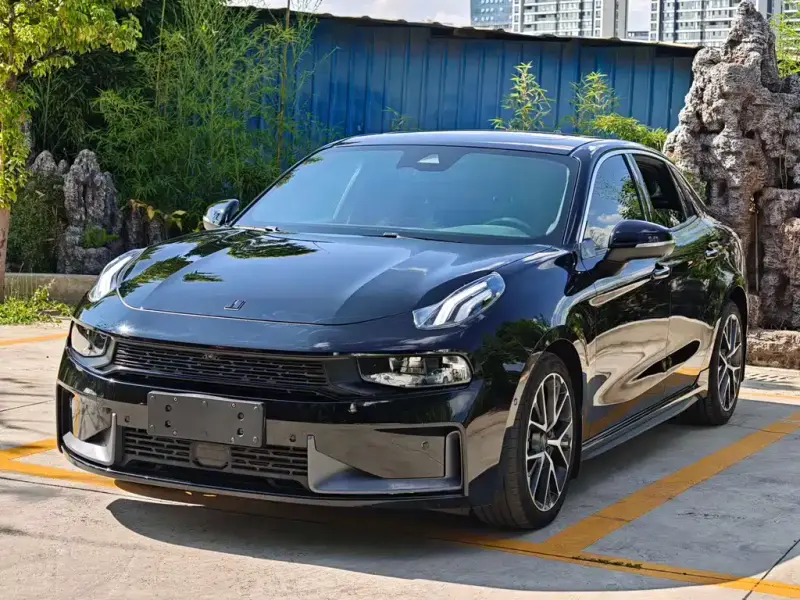Lynk & Co 03