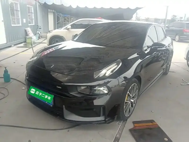 Lynk & Co 03