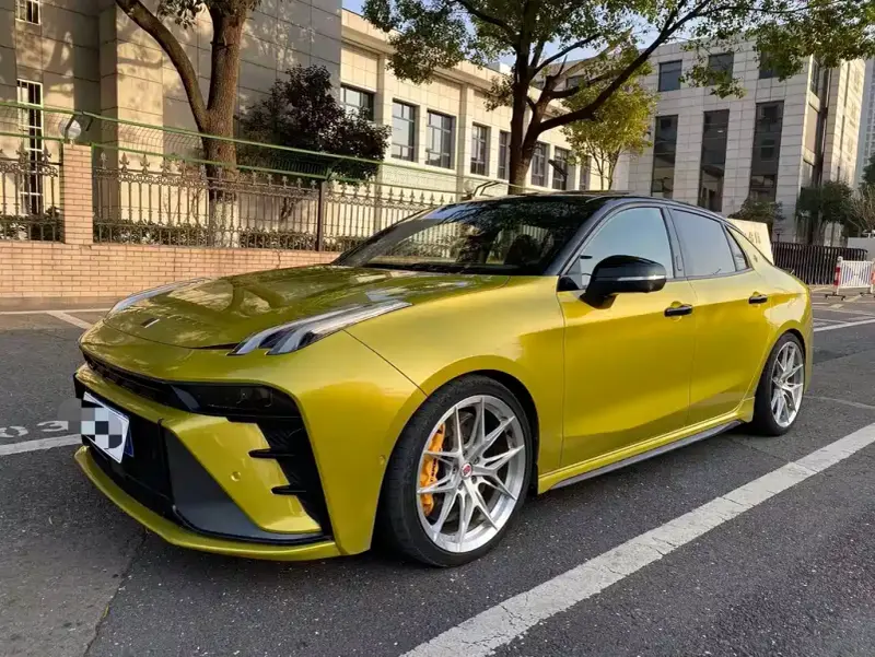 Lynk & Co 03