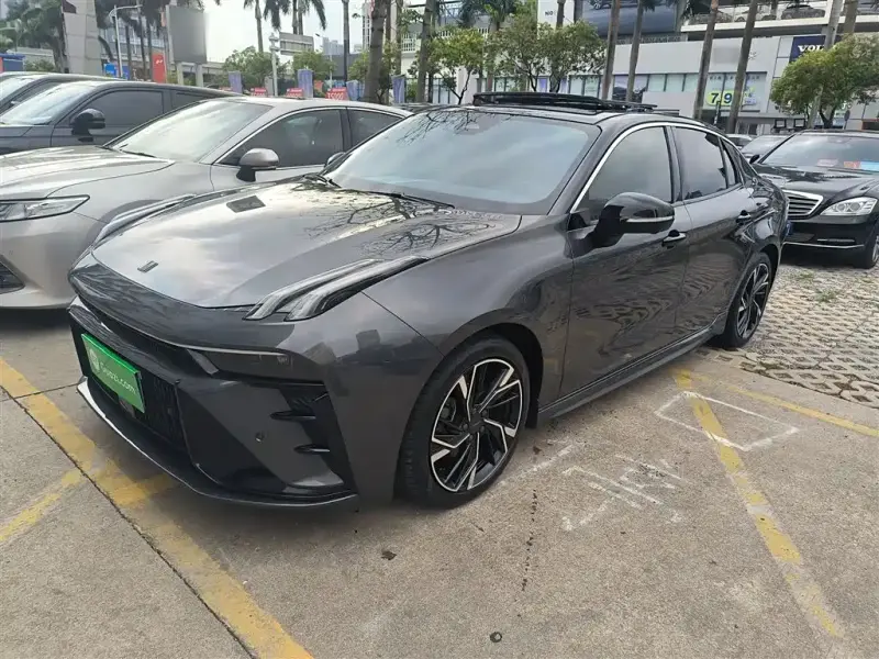Lynk & Co 03