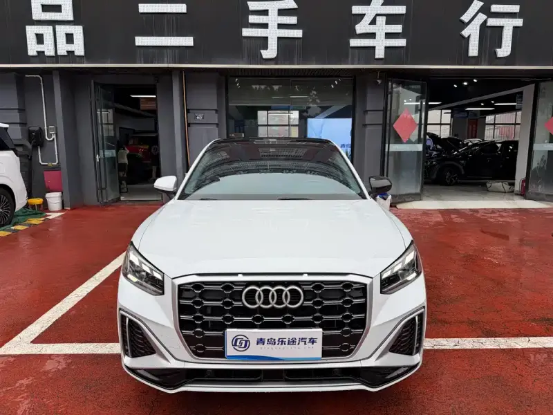 Audi Q2L