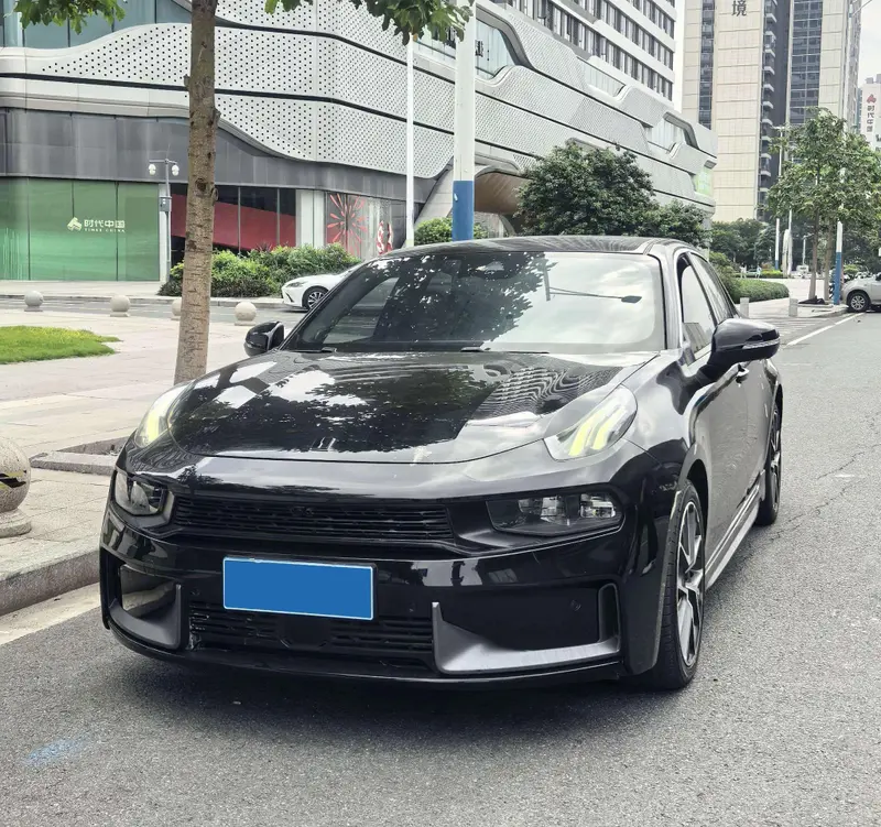 Lynk & Co 03