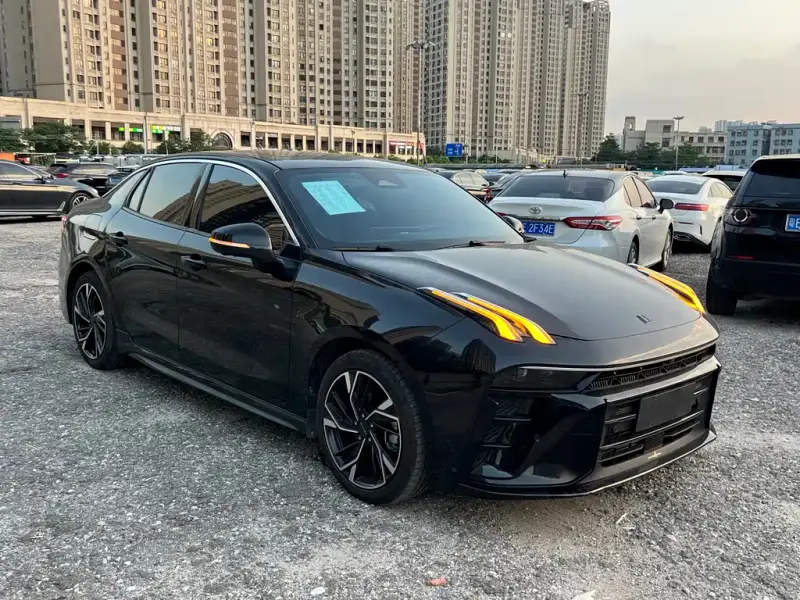 Lynk & Co 03