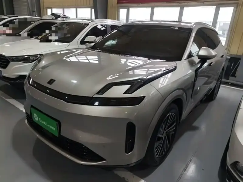 Lynk & Co 08 EM-P