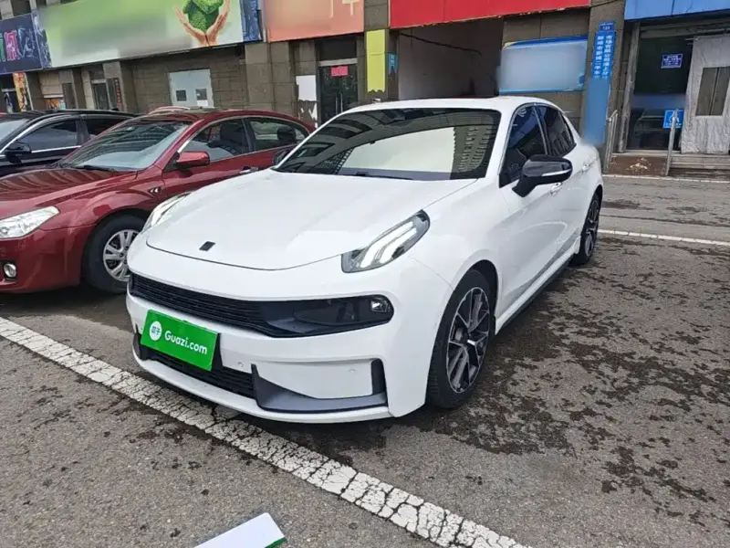Lynk & Co 03