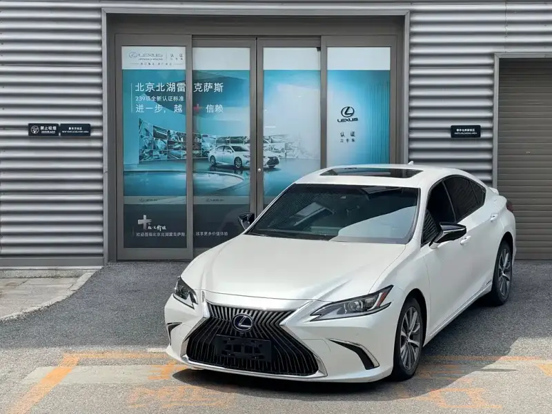 Lexus ES