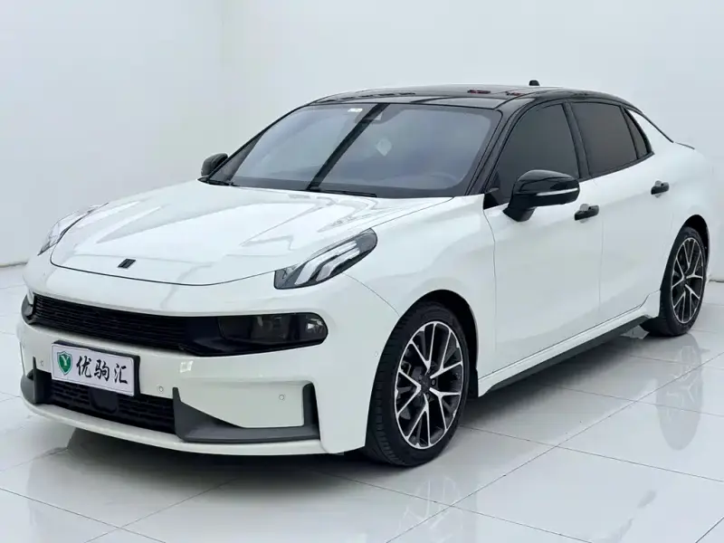 Lynk & Co 03