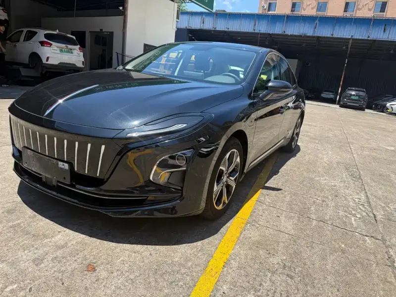 Hongqi E-QM5