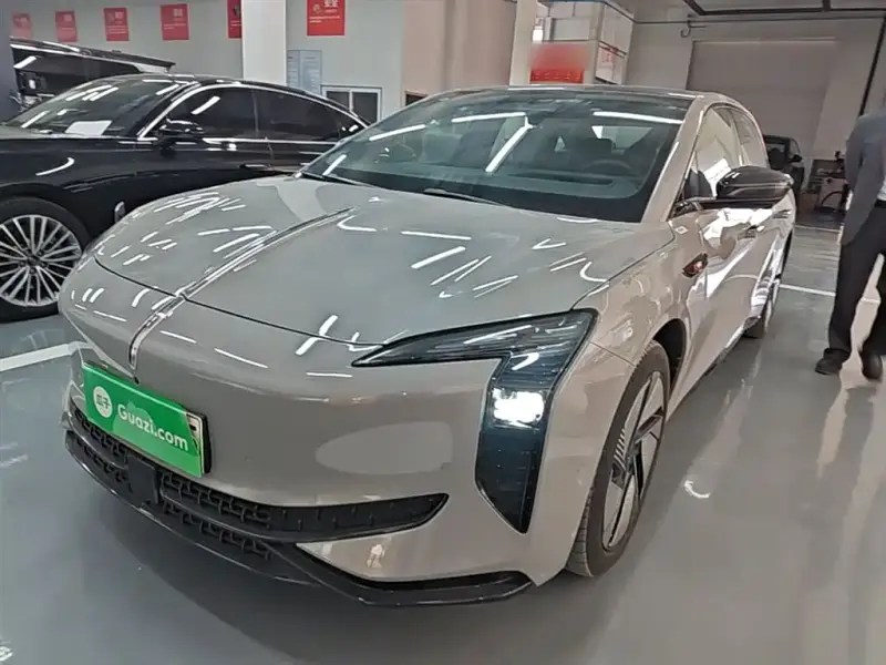 Hongqi EH7