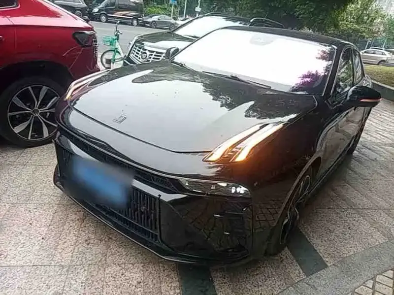 Lynk & Co 03