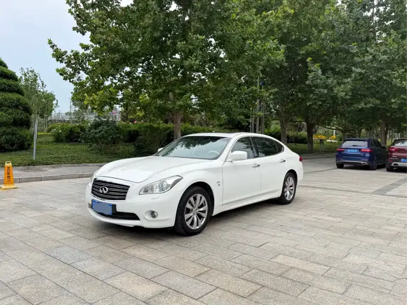 Infiniti Q70