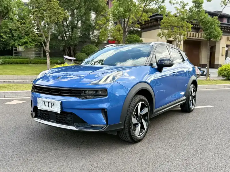 Lynk & Co 06